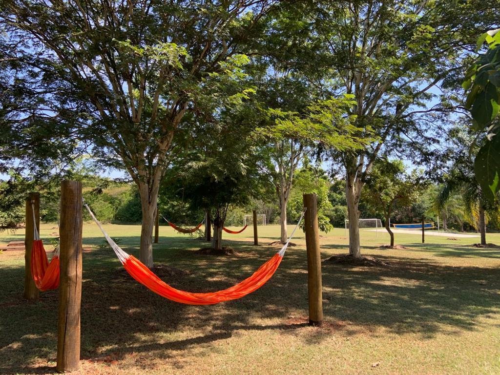 Redário em área externa sombreada