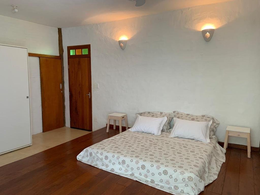 Suíte compartilhada com cama de casal